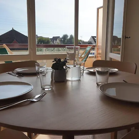 Apartment Renove 5 Pers. Avec Parking, A 100m Plage, Centre Merville-franceville, Expo Sud - Fr-1-465-71